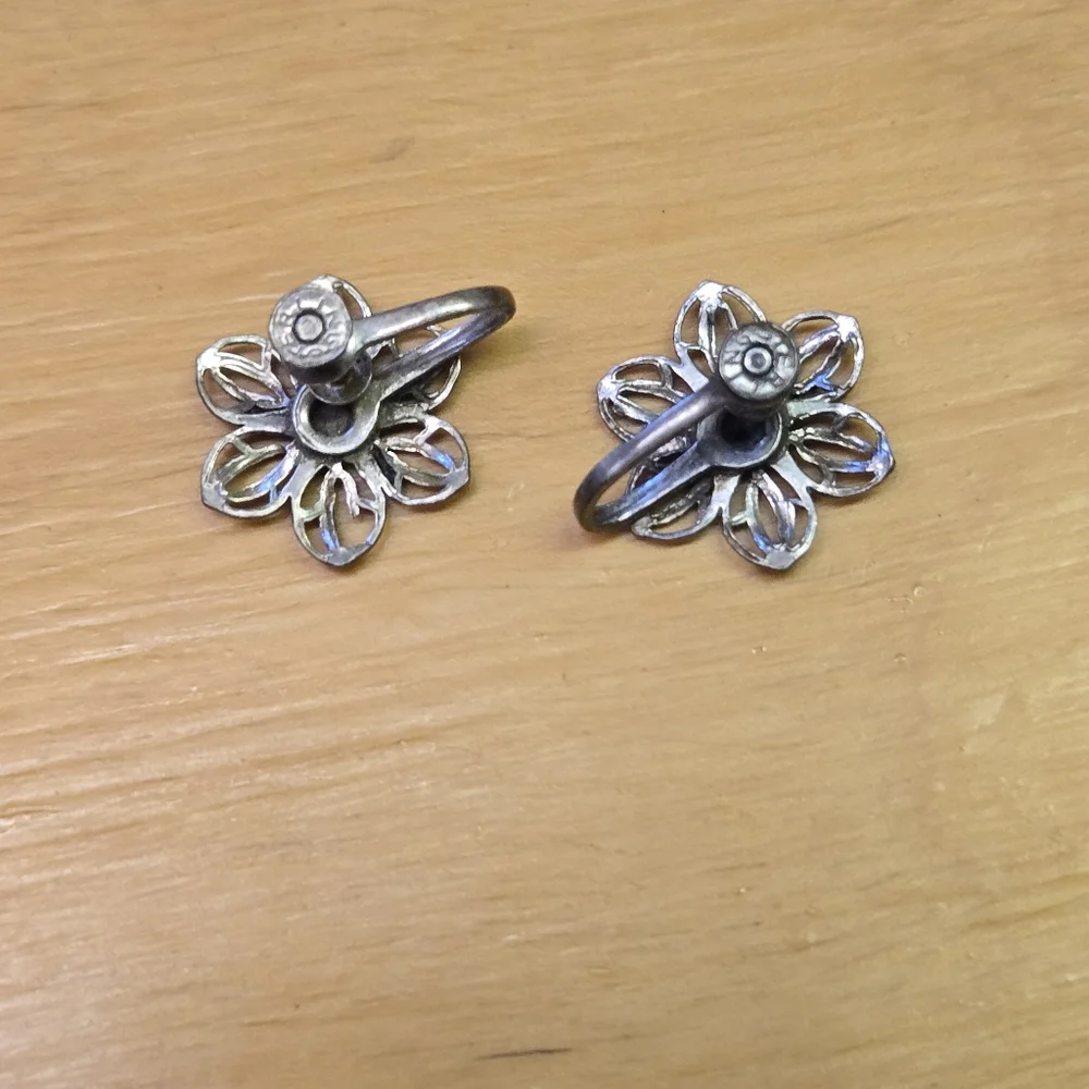 Vintage clip on flower earrings
